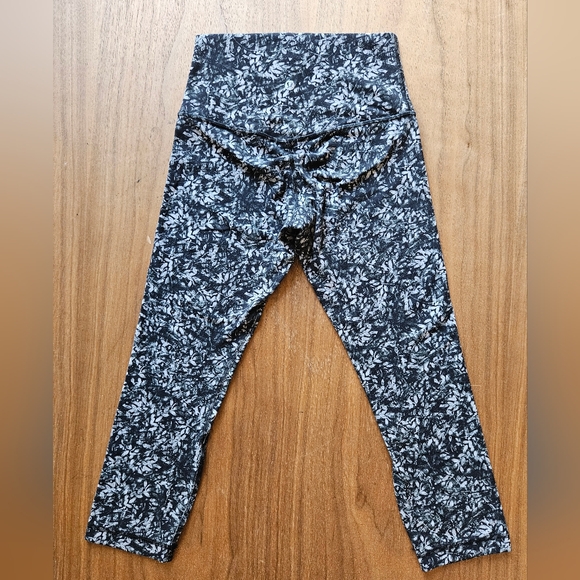 lululemon Align™ High-Rise Crop 21" size:4, blossom overlay starlight multi - Picture 4 of 4